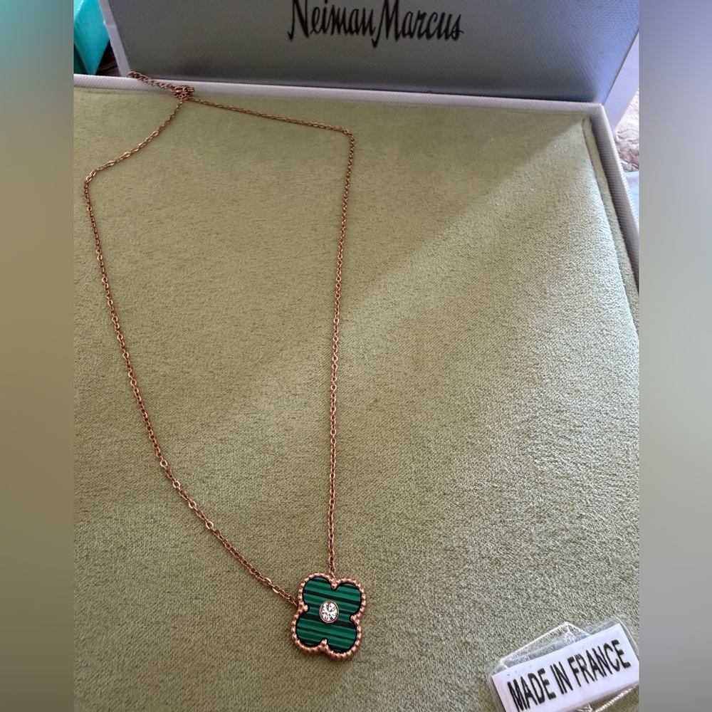 Enchanted Clover Pendant Necklace 18k rose gold